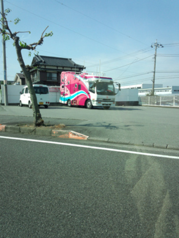 マラソン中継車？