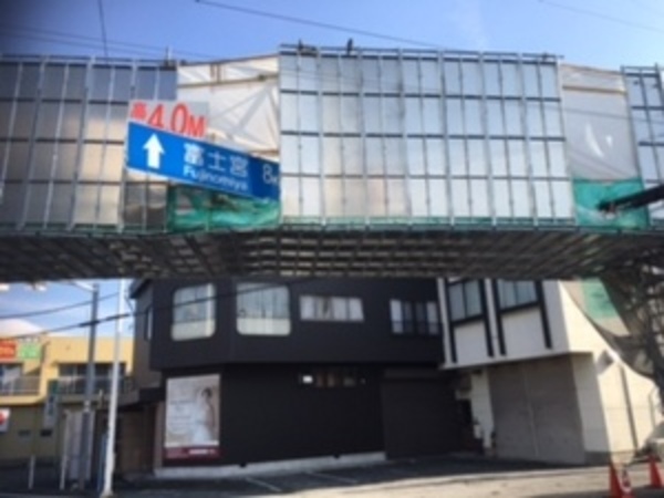 作業足場と積み荷の接触