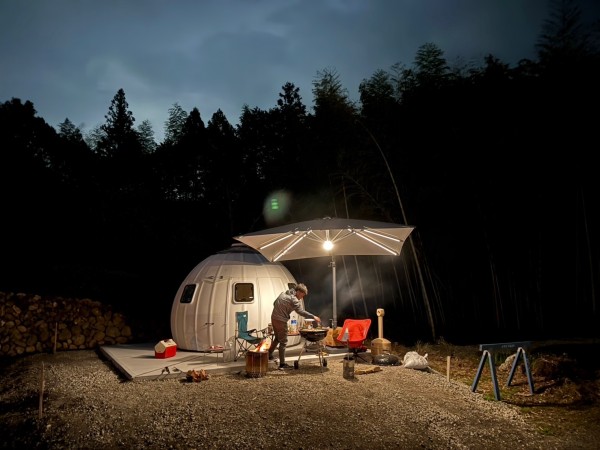 夜の「ＡｔｏＺ村」、いい雰囲気